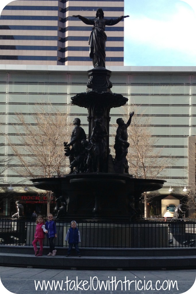 kids-in-front-of-fountain-square