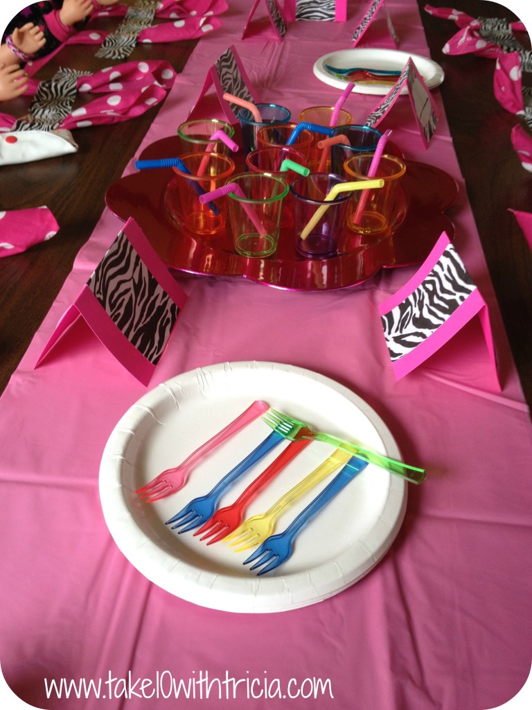 Baby-doll-theme-birthday-party-forks
