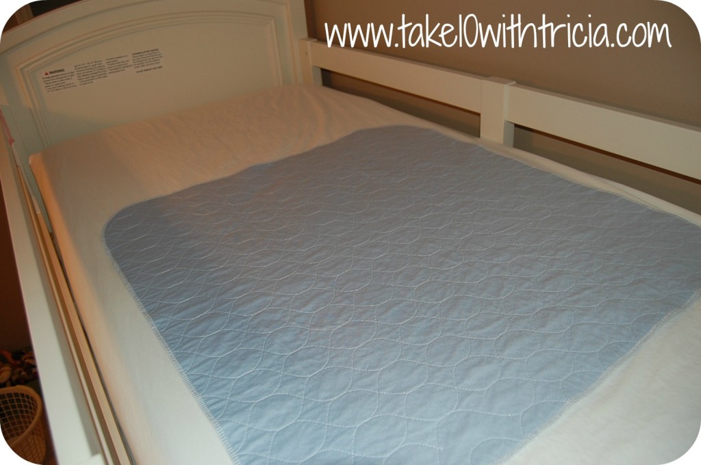 How-to-change-bunk-bed-sheets-2