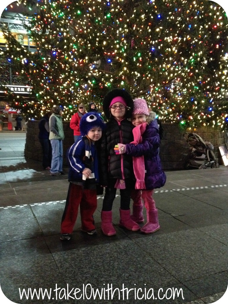 Downtown-Dazzle-kids-by-tree2013