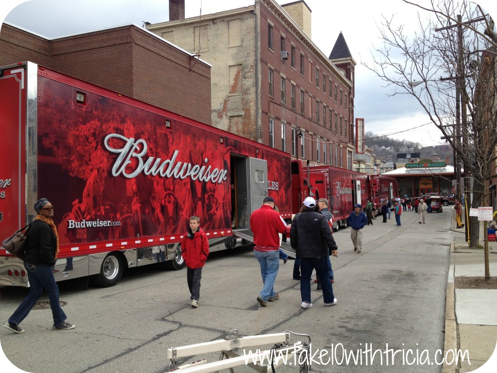 reds-opening-day-parade-clydesdales-before