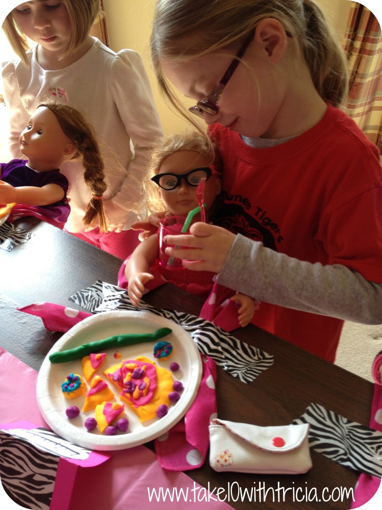 Baby-doll-theme-birthday-party-feeding-baby