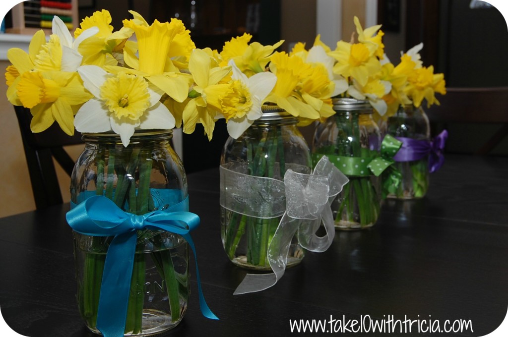 daffodils-in-mason-jar (1)