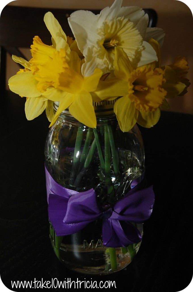 daffodils-in-mason-jar (3)